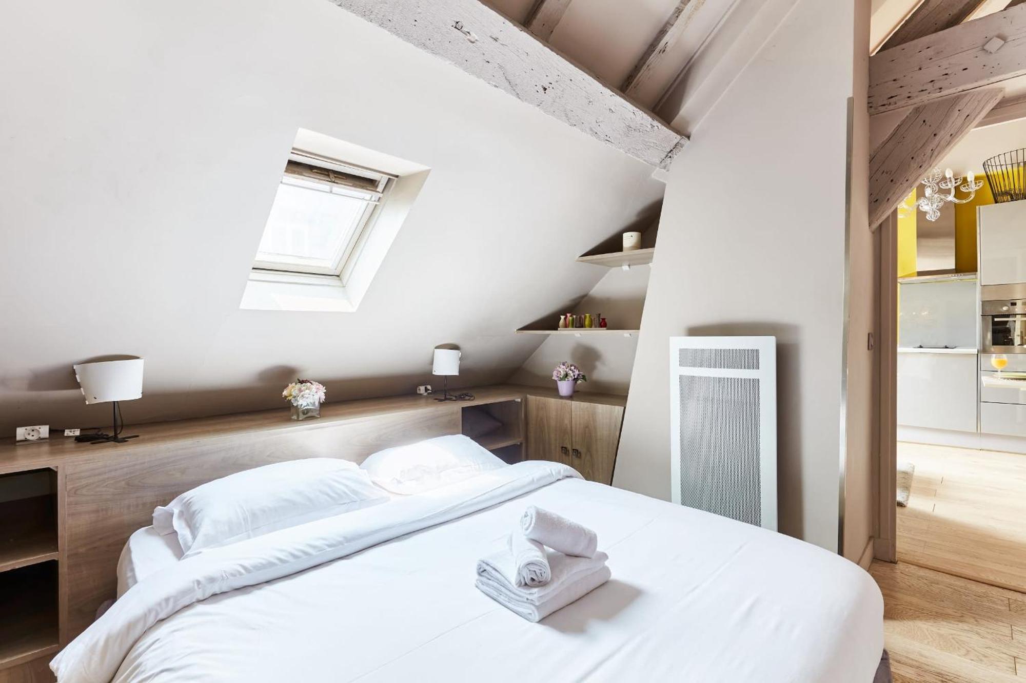 Place Des Vosges - 1Br With Balcony - Cityapartmentstay París Exterior foto